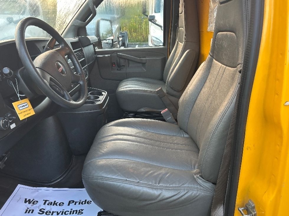 Light Duty Box Truck-Light and Medium Duty Trucks-GMC-2021-Savana G33903-Binghamton-NY-83,232\n\t\tmiles-$ 25,500 - Image 18