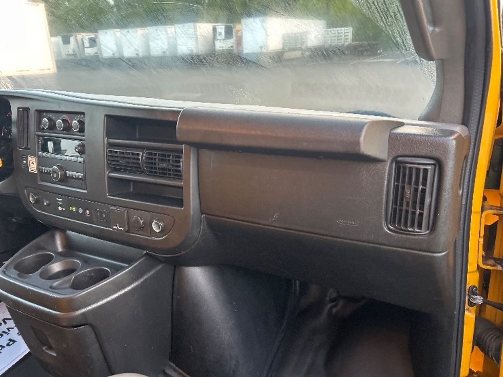 Light Duty Box Truck-Light and Medium Duty Trucks-GMC-2021-Savana G33903-Binghamton-NY-83,232\n\t\tmiles-$ 25,500 - Image 20