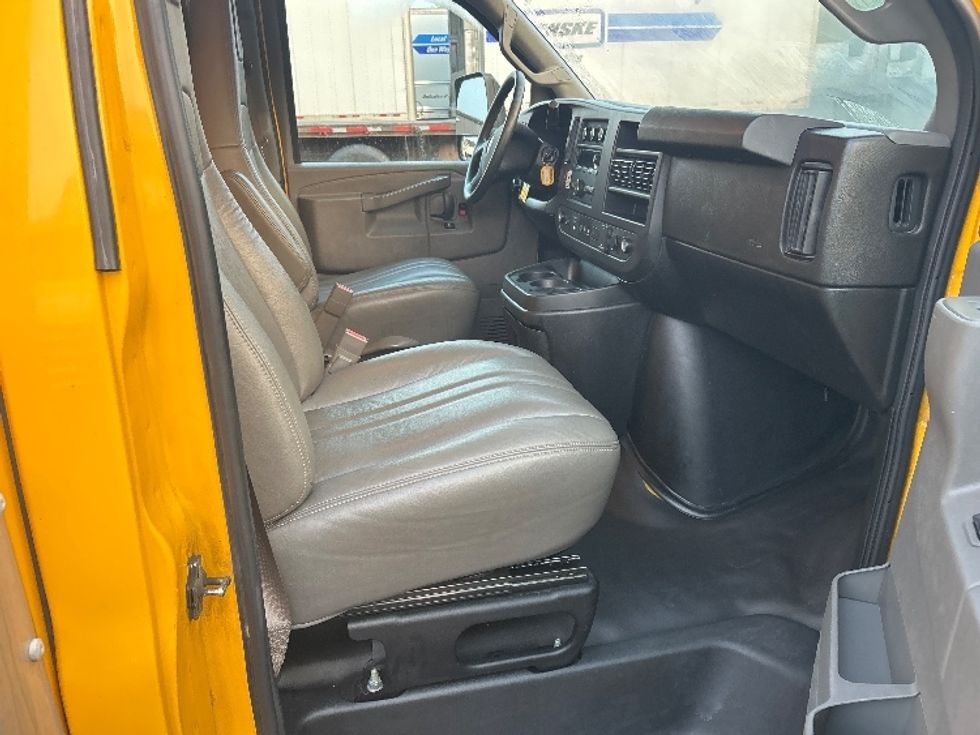 Light Duty Box Truck-Light and Medium Duty Trucks-GMC-2021-Savana G33903-Binghamton-NY-83,232\n\t\tmiles-$ 25,500 - Image 21
