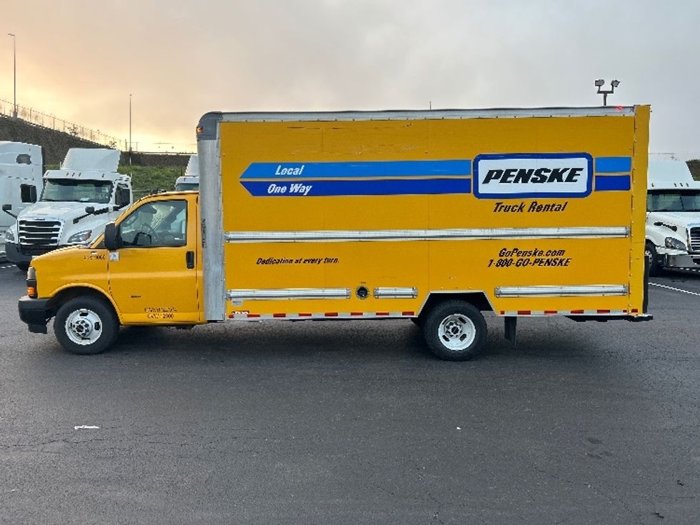 Light Duty Box Truck-Light and Medium Duty Trucks-GMC-2021-Savana G33903-Binghamton-NY-83,232\n\t\tmiles-$ 25,500 - Image 4