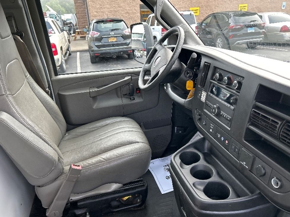 Light Duty Box Truck-Light and Medium Duty Trucks-GMC-2021-Savana G33903-Binghamton-NY-90,761\n\t\tmiles-$ 28,750 - Image 22