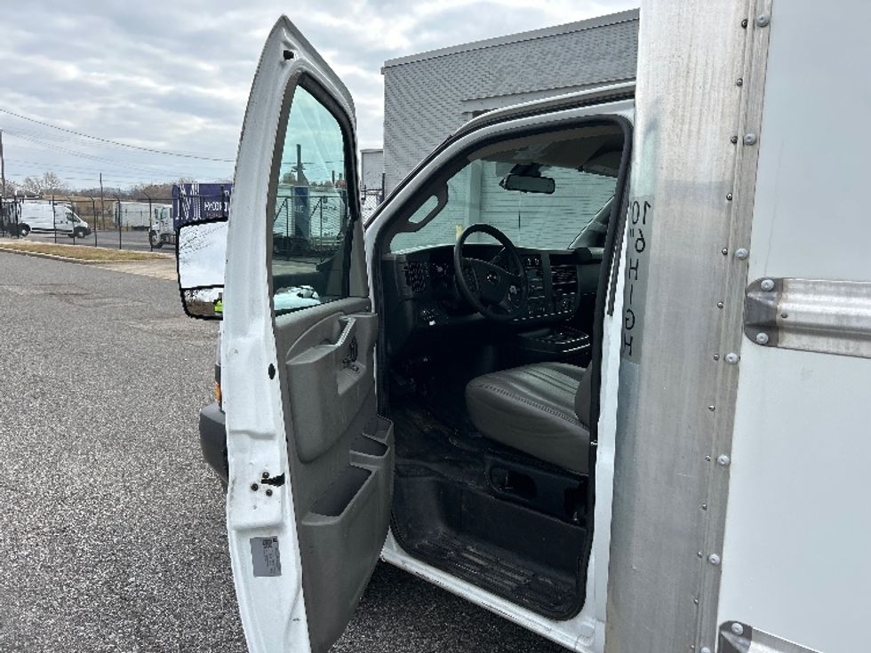 Light Duty Box Truck-Light and Medium Duty Trucks-GMC-2021-Savana G33903-Birmingham-AL-122,234\n\t\tmiles-$ 28,000 - Image 15