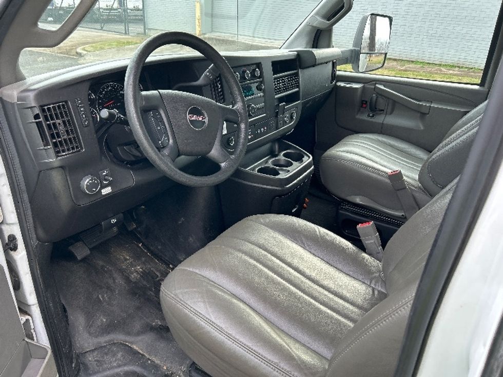 Light Duty Box Truck-Light and Medium Duty Trucks-GMC-2021-Savana G33903-Birmingham-AL-122,234\n\t\tmiles-$ 28,000 - Image 16