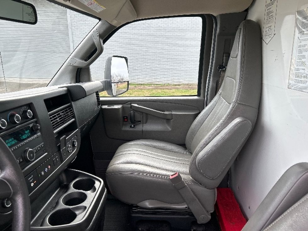 Light Duty Box Truck-Light and Medium Duty Trucks-GMC-2021-Savana G33903-Birmingham-AL-122,234\n\t\tmiles-$ 28,000 - Image 18