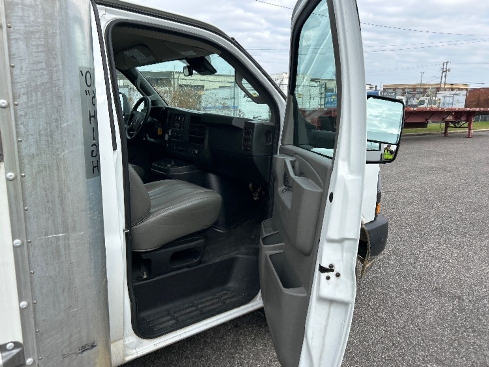 Light Duty Box Truck-Light and Medium Duty Trucks-GMC-2021-Savana G33903-Birmingham-AL-122,234\n\t\tmiles-$ 28,000 - Image 19