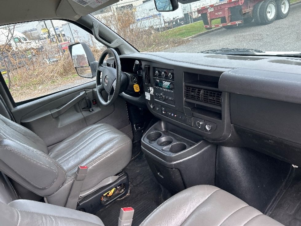 Light Duty Box Truck-Light and Medium Duty Trucks-GMC-2021-Savana G33903-Birmingham-AL-122,234\n\t\tmiles-$ 28,000 - Image 21