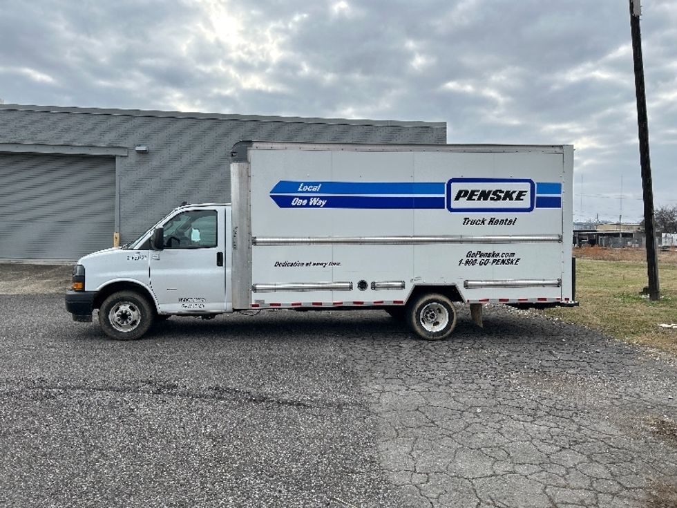 Light Duty Box Truck-Light and Medium Duty Trucks-GMC-2021-Savana G33903-Birmingham-AL-122,234\n\t\tmiles-$ 28,000 - Image 4