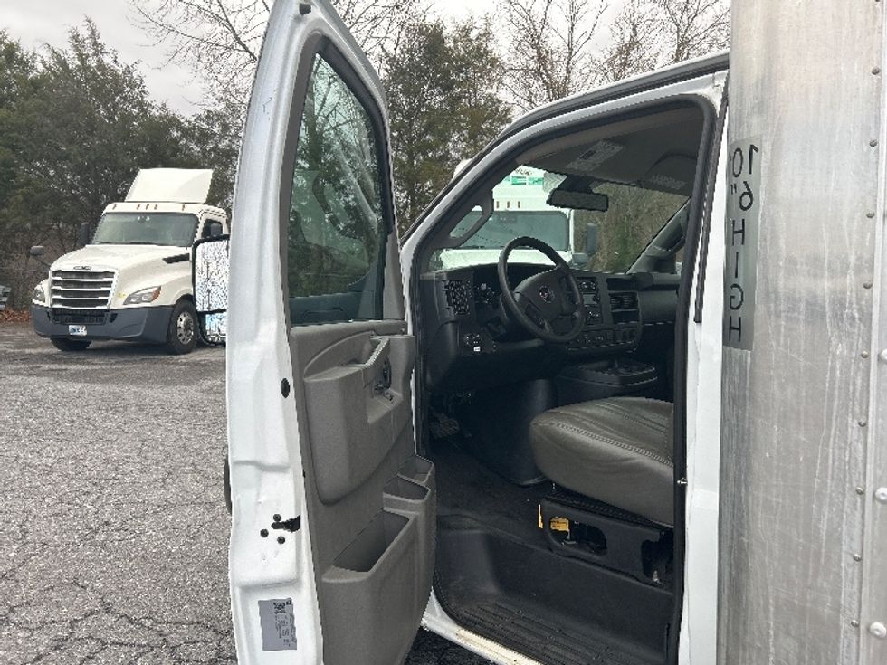 Light Duty Box Truck-Light and Medium Duty Trucks-GMC-2021-Savana G33903-Blountville-TN-112,741\n\t\tmiles-$ 29,250 - Image 16