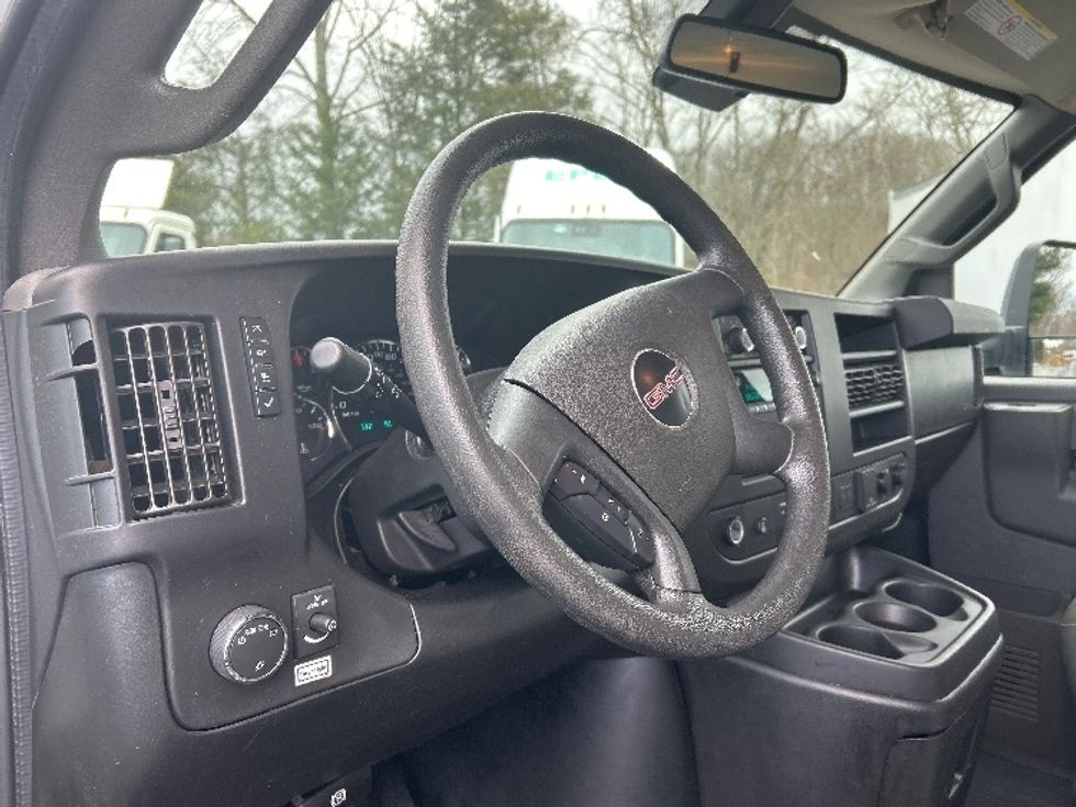 Light Duty Box Truck-Light and Medium Duty Trucks-GMC-2021-Savana G33903-Blountville-TN-112,741\n\t\tmiles-$ 29,250 - Image 17