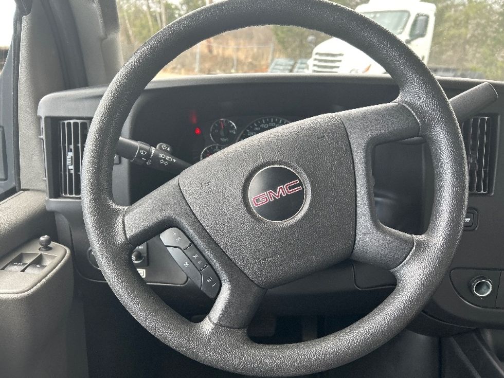 Light Duty Box Truck-Light and Medium Duty Trucks-GMC-2021-Savana G33903-Blountville-TN-112,741\n\t\tmiles-$ 29,250 - Image 18