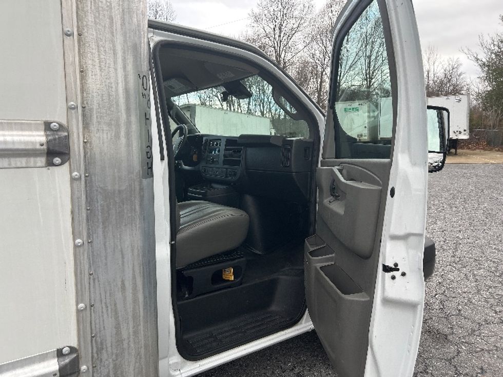 Light Duty Box Truck-Light and Medium Duty Trucks-GMC-2021-Savana G33903-Blountville-TN-112,741\n\t\tmiles-$ 29,250 - Image 20