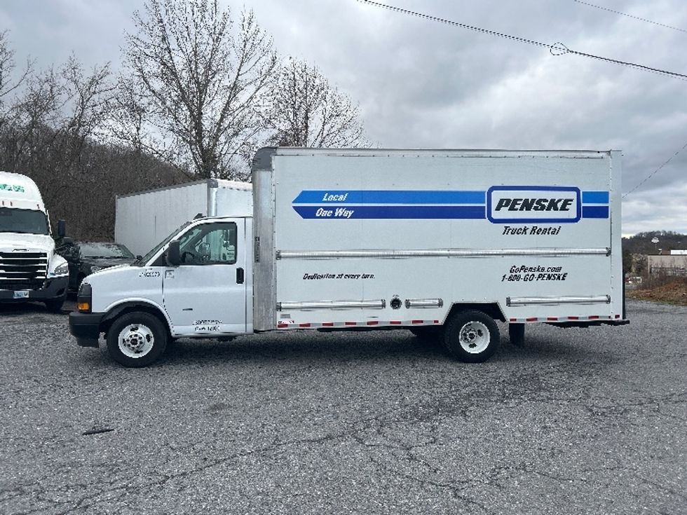 Light Duty Box Truck-Light and Medium Duty Trucks-GMC-2021-Savana G33903-Blountville-TN-112,741\n\t\tmiles-$ 29,250 - Image 4