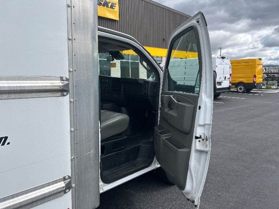 Light Duty Box Truck-Light and Medium Duty Trucks-GMC-2021-Savana G33903-Boise-ID-92,335\n\t\tmiles-$ 30,500 - Image 20