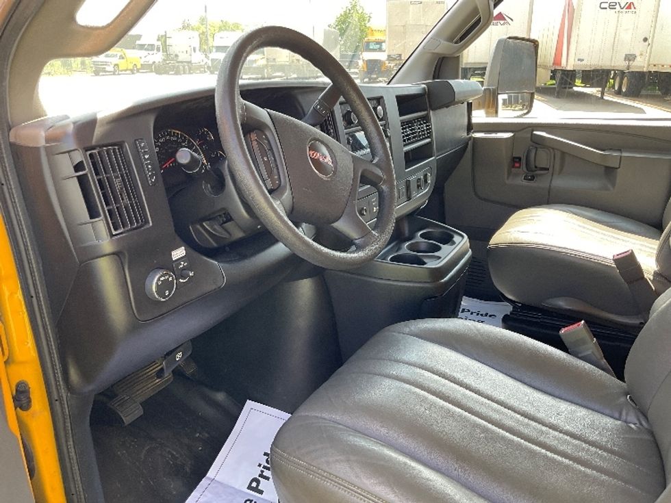 Light Duty Box Truck-Light and Medium Duty Trucks-GMC-2021-Savana G33903-Bowling Green-KY-77,926\n\t\tmiles-$ 26,750 - Image 17