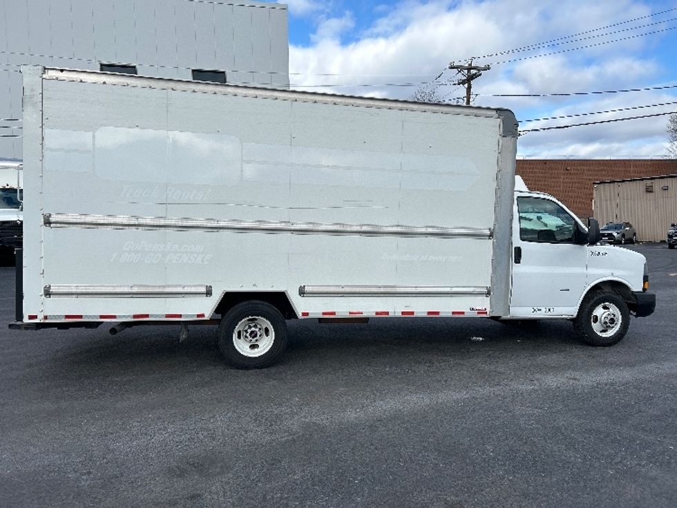 Light Duty Box Truck-Light and Medium Duty Trucks-GMC-2021-Savana G33903-Braintree-MA-100,199\n\t\tmiles-$ 27,750 - Image 15