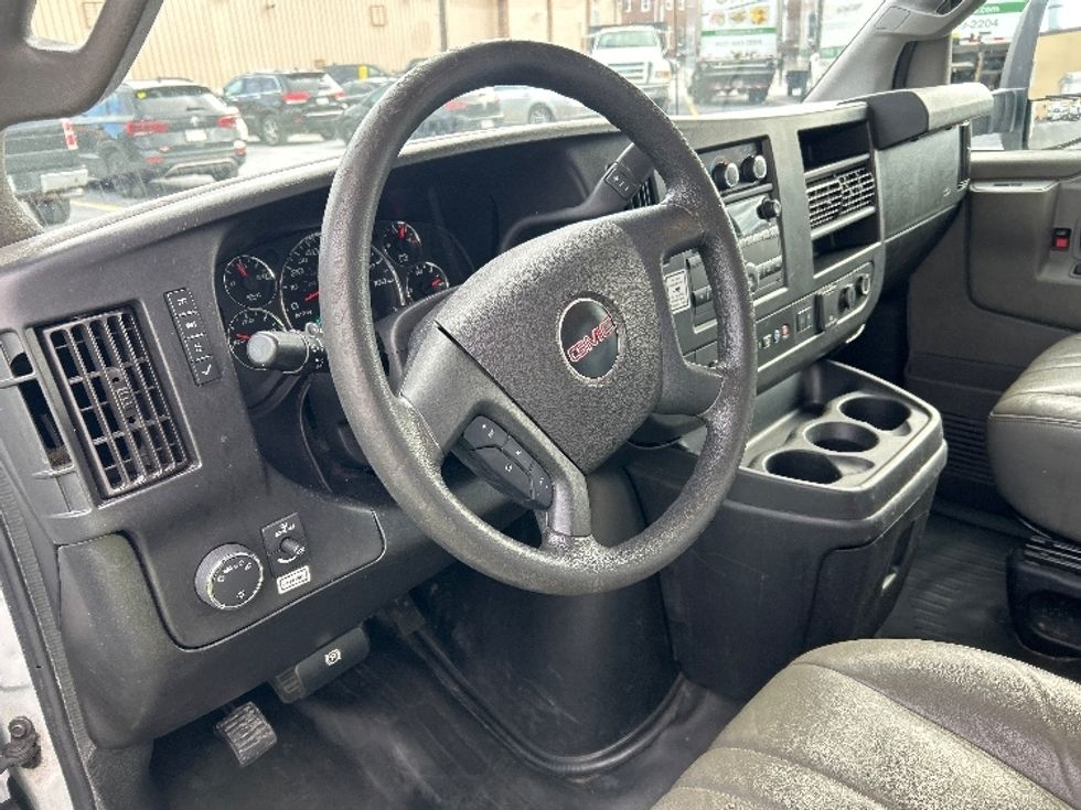 Light Duty Box Truck-Light and Medium Duty Trucks-GMC-2021-Savana G33903-Braintree-MA-100,199\n\t\tmiles-$ 27,750 - Image 17