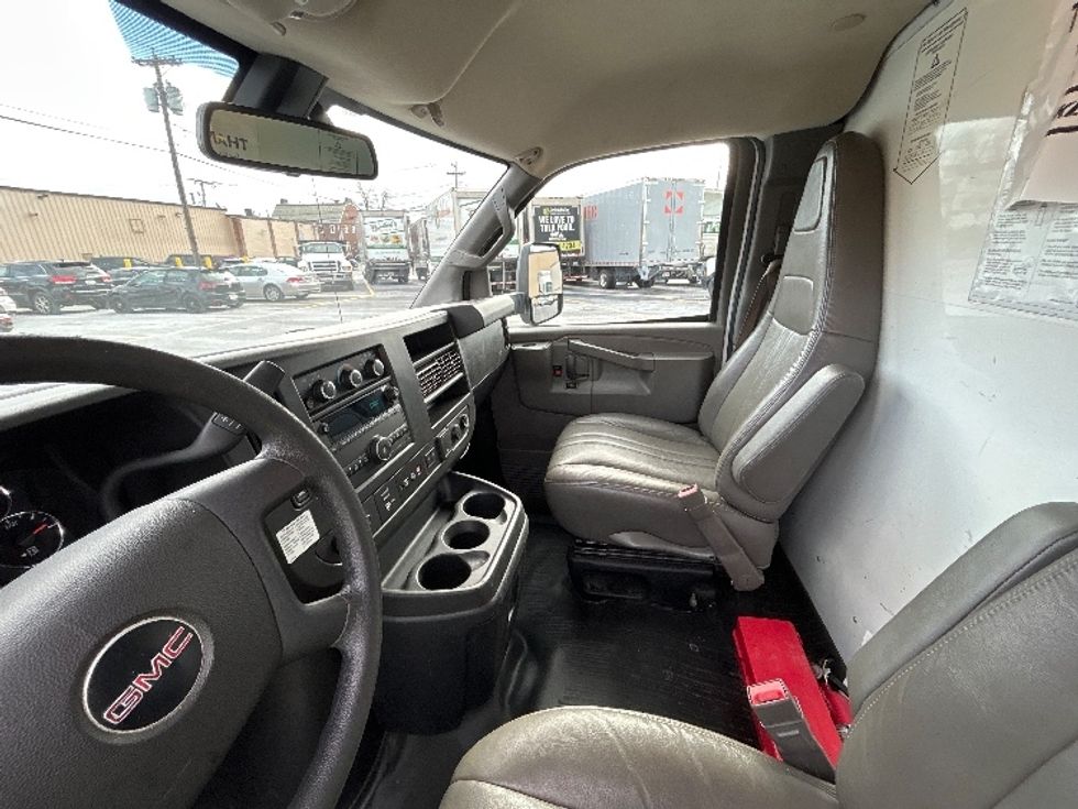 Light Duty Box Truck-Light and Medium Duty Trucks-GMC-2021-Savana G33903-Braintree-MA-100,199\n\t\tmiles-$ 27,750 - Image 19