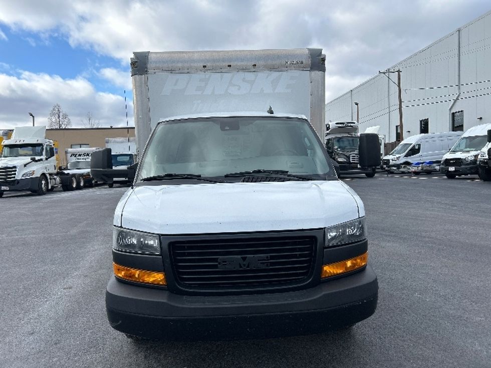 Light Duty Box Truck-Light and Medium Duty Trucks-GMC-2021-Savana G33903-Braintree-MA-100,199\n\t\tmiles-$ 27,750 - Image 2
