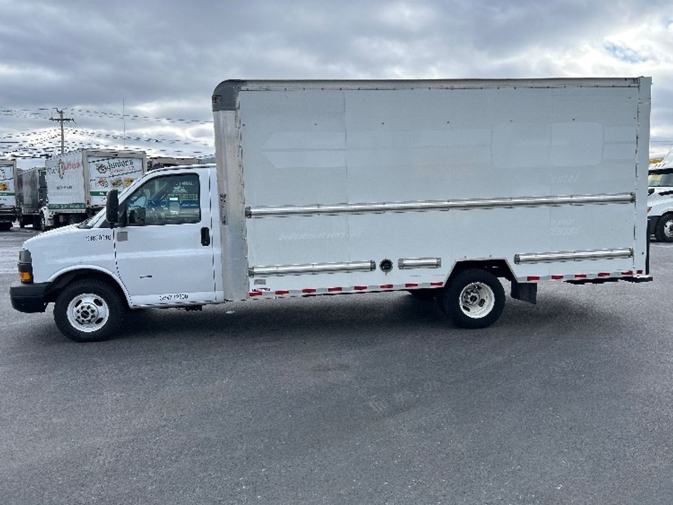 Light Duty Box Truck-Light and Medium Duty Trucks-GMC-2021-Savana G33903-Braintree-MA-100,199\n\t\tmiles-$ 27,750 - Image 4
