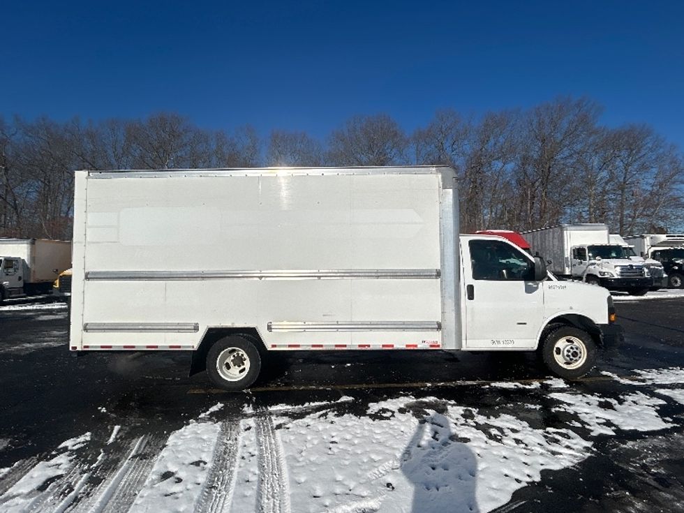 Light Duty Box Truck-Light and Medium Duty Trucks-GMC-2021-Savana G33903-Braintree-MA-102,149\n\t\tmiles-$ 27,500 - Image 15