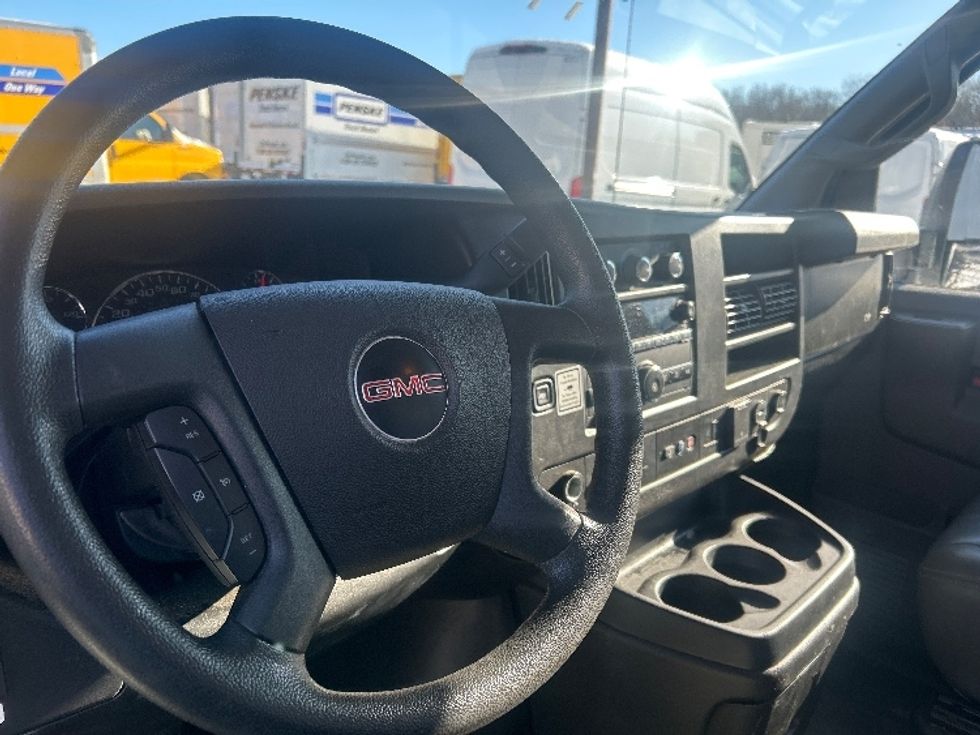 Light Duty Box Truck-Light and Medium Duty Trucks-GMC-2021-Savana G33903-Braintree-MA-102,149\n\t\tmiles-$ 27,500 - Image 17