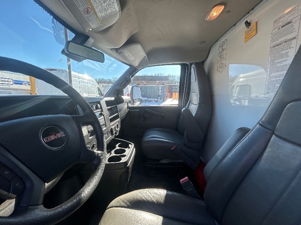 Light Duty Box Truck-Light and Medium Duty Trucks-GMC-2021-Savana G33903-Braintree-MA-102,149\n\t\tmiles-$ 27,500 - Image 19