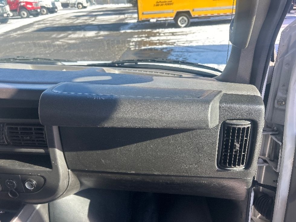 Light Duty Box Truck-Light and Medium Duty Trucks-GMC-2021-Savana G33903-Braintree-MA-102,149\n\t\tmiles-$ 27,500 - Image 21