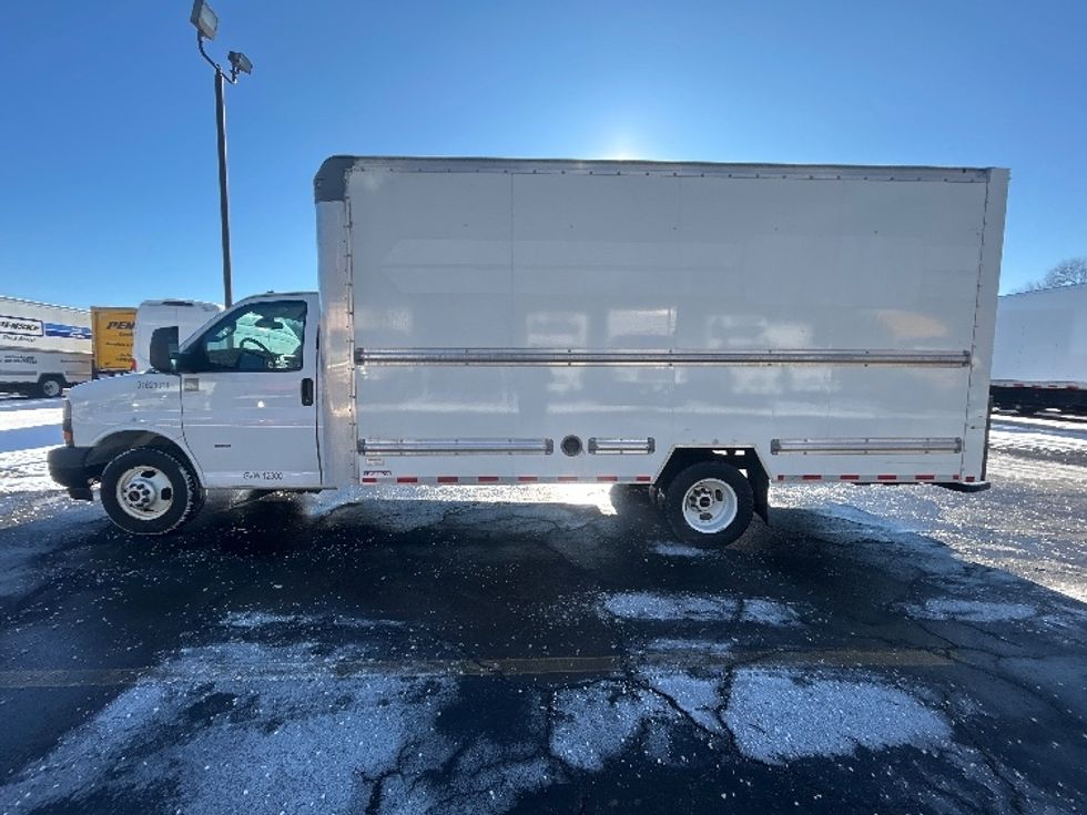 Light Duty Box Truck-Light and Medium Duty Trucks-GMC-2021-Savana G33903-Braintree-MA-102,149\n\t\tmiles-$ 27,500 - Image 4