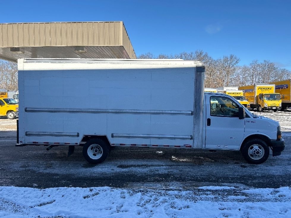 Light Duty Box Truck-Light and Medium Duty Trucks-GMC-2021-Savana G33903-Braintree-MA-104,905\n\t\tmiles-$ 27,250 - Image 15