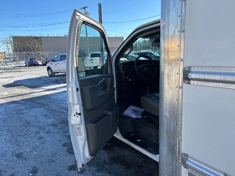 Light Duty Box Truck-Light and Medium Duty Trucks-GMC-2021-Savana G33903-Braintree-MA-104,905\n\t\tmiles-$ 27,250 - Image 16