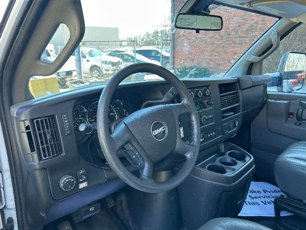 Light Duty Box Truck-Light and Medium Duty Trucks-GMC-2021-Savana G33903-Braintree-MA-104,905\n\t\tmiles-$ 27,250 - Image 17