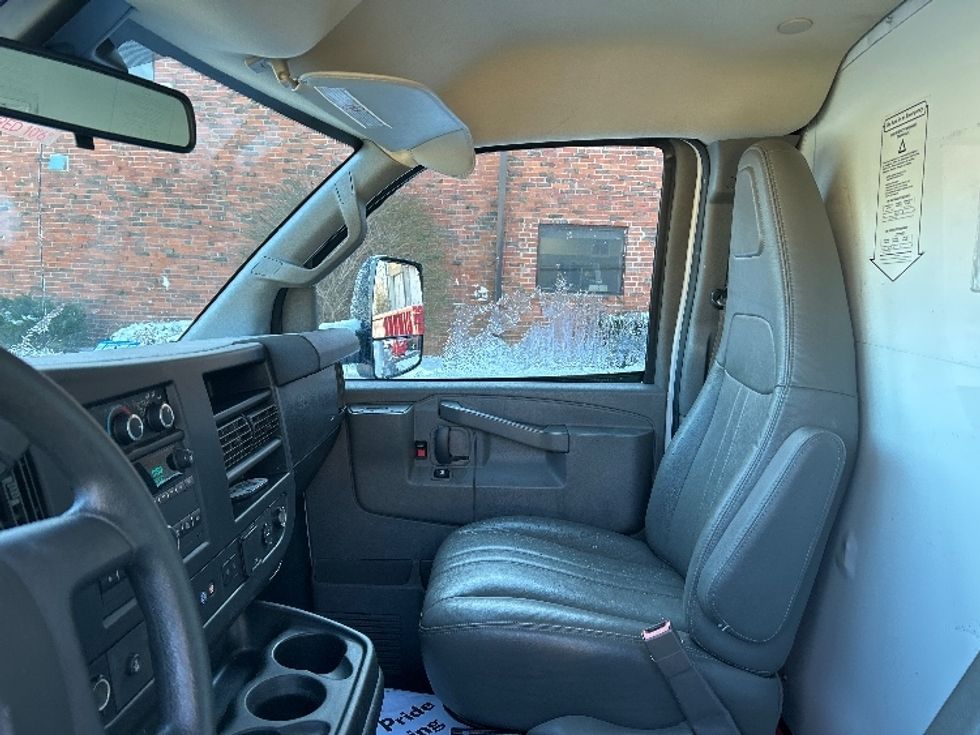 Light Duty Box Truck-Light and Medium Duty Trucks-GMC-2021-Savana G33903-Braintree-MA-104,905\n\t\tmiles-$ 27,250 - Image 19