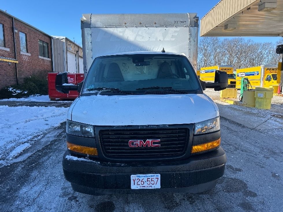 Light Duty Box Truck-Light and Medium Duty Trucks-GMC-2021-Savana G33903-Braintree-MA-104,905\n\t\tmiles-$ 27,250 - Image 2