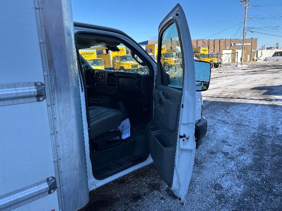 Light Duty Box Truck-Light and Medium Duty Trucks-GMC-2021-Savana G33903-Braintree-MA-104,905\n\t\tmiles-$ 27,250 - Image 20