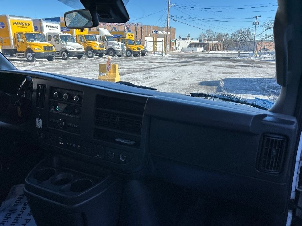 Light Duty Box Truck-Light and Medium Duty Trucks-GMC-2021-Savana G33903-Braintree-MA-104,905\n\t\tmiles-$ 27,250 - Image 21