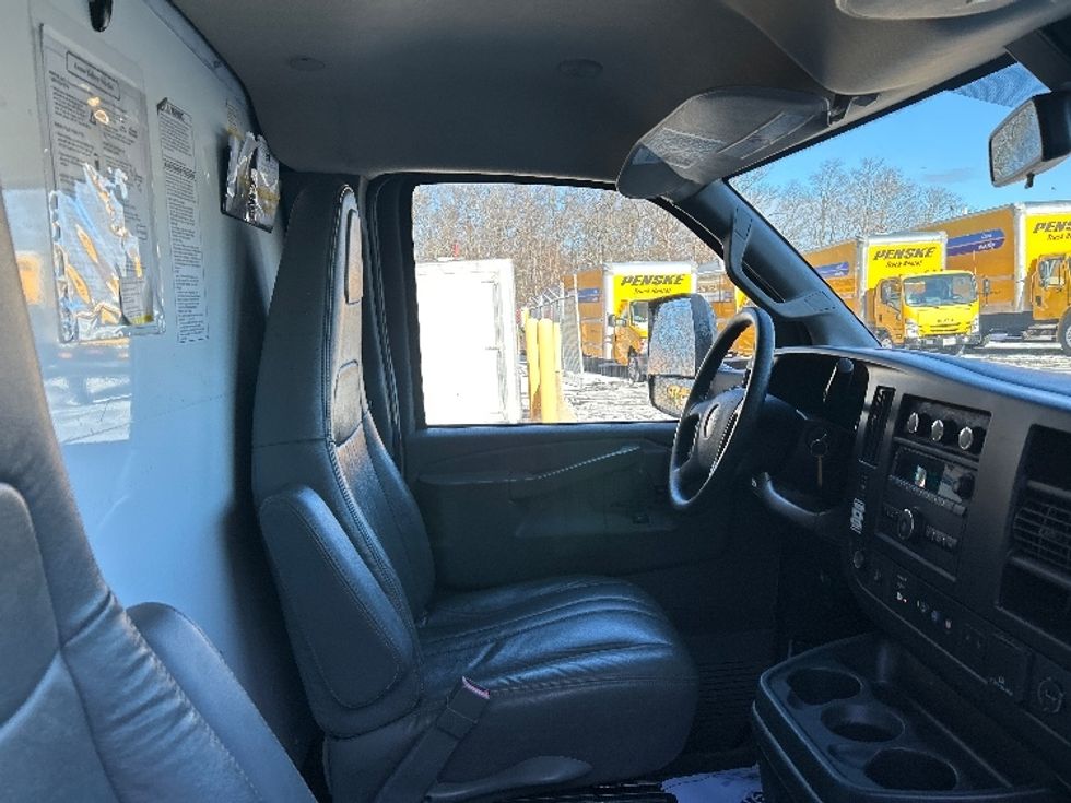Light Duty Box Truck-Light and Medium Duty Trucks-GMC-2021-Savana G33903-Braintree-MA-104,905\n\t\tmiles-$ 27,250 - Image 22