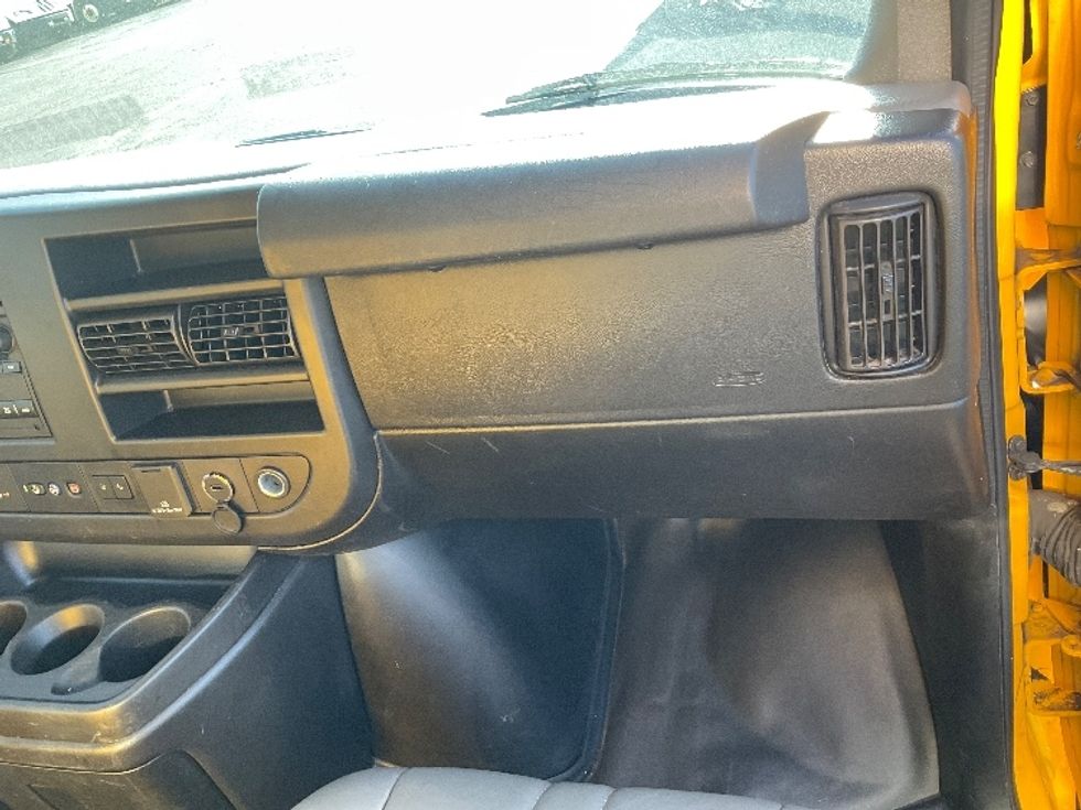 Light Duty Box Truck-Light and Medium Duty Trucks-GMC-2021-Savana G33903-Braintree-MA-108,257\n\t\tmiles-$ 24,250 - Image 21