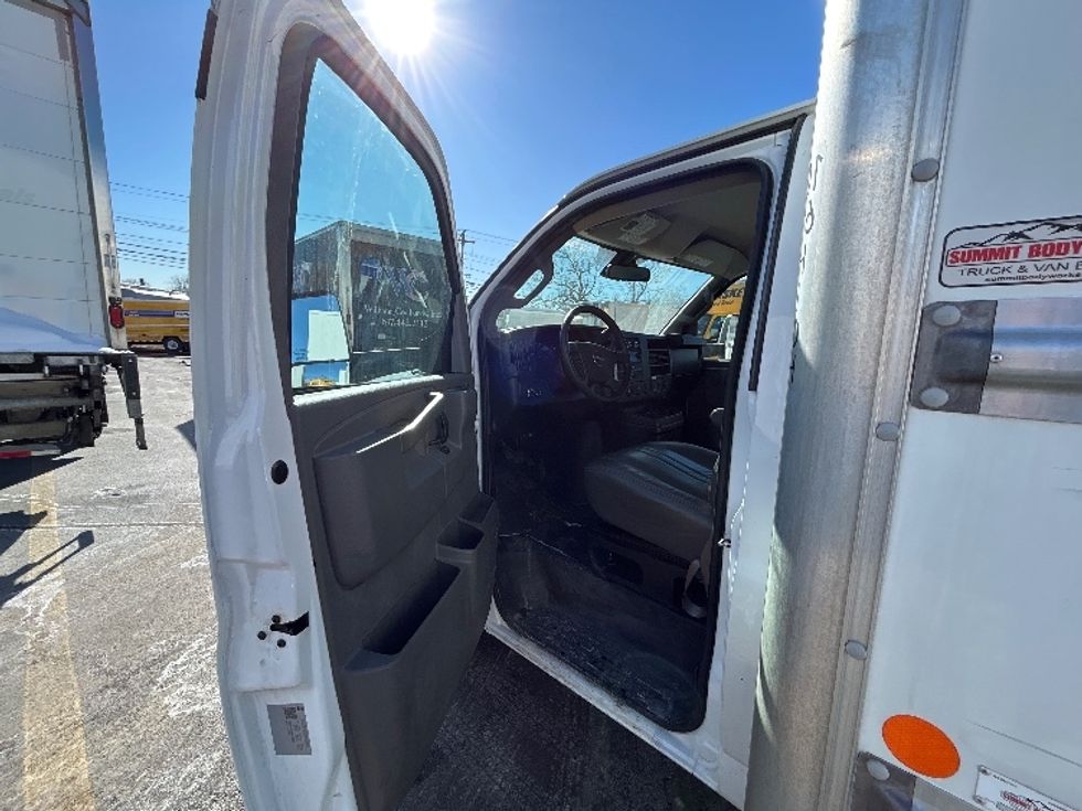 Light Duty Box Truck-Light and Medium Duty Trucks-GMC-2021-Savana G33903-Braintree-MA-112,467\n\t\tmiles-$ 26,500 - Image 16