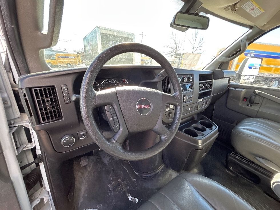 Light Duty Box Truck-Light and Medium Duty Trucks-GMC-2021-Savana G33903-Braintree-MA-112,467\n\t\tmiles-$ 26,500 - Image 17