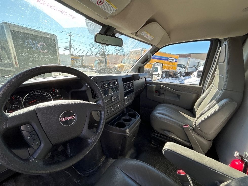 Light Duty Box Truck-Light and Medium Duty Trucks-GMC-2021-Savana G33903-Braintree-MA-112,467\n\t\tmiles-$ 26,500 - Image 19