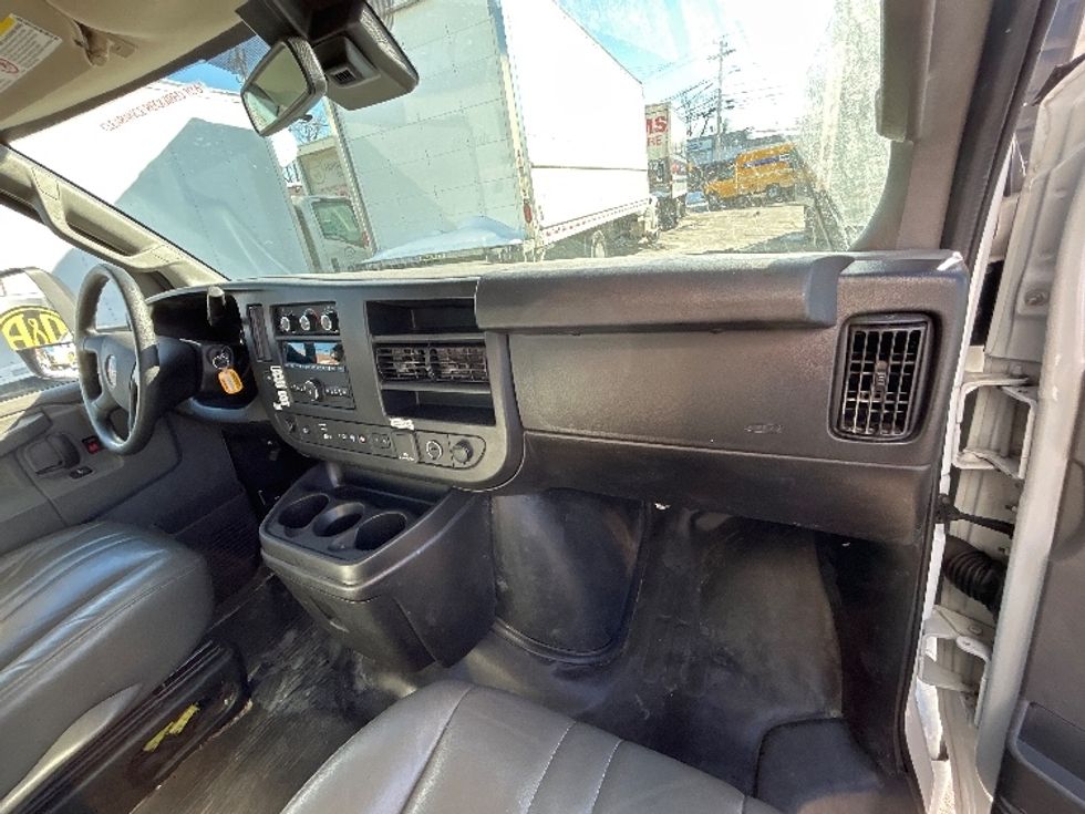 Light Duty Box Truck-Light and Medium Duty Trucks-GMC-2021-Savana G33903-Braintree-MA-112,467\n\t\tmiles-$ 26,500 - Image 21