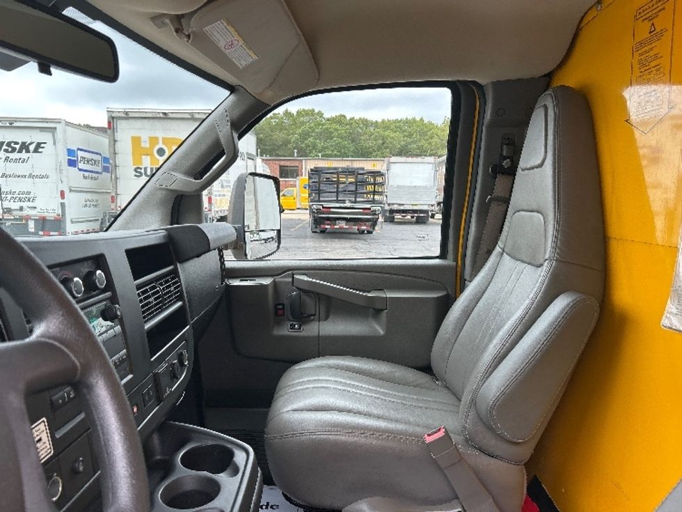 Light Duty Box Truck-Light and Medium Duty Trucks-GMC-2021-Savana G33903-Braintree-MA-116,856\n\t\tmiles-$ 20,500 - Image 19