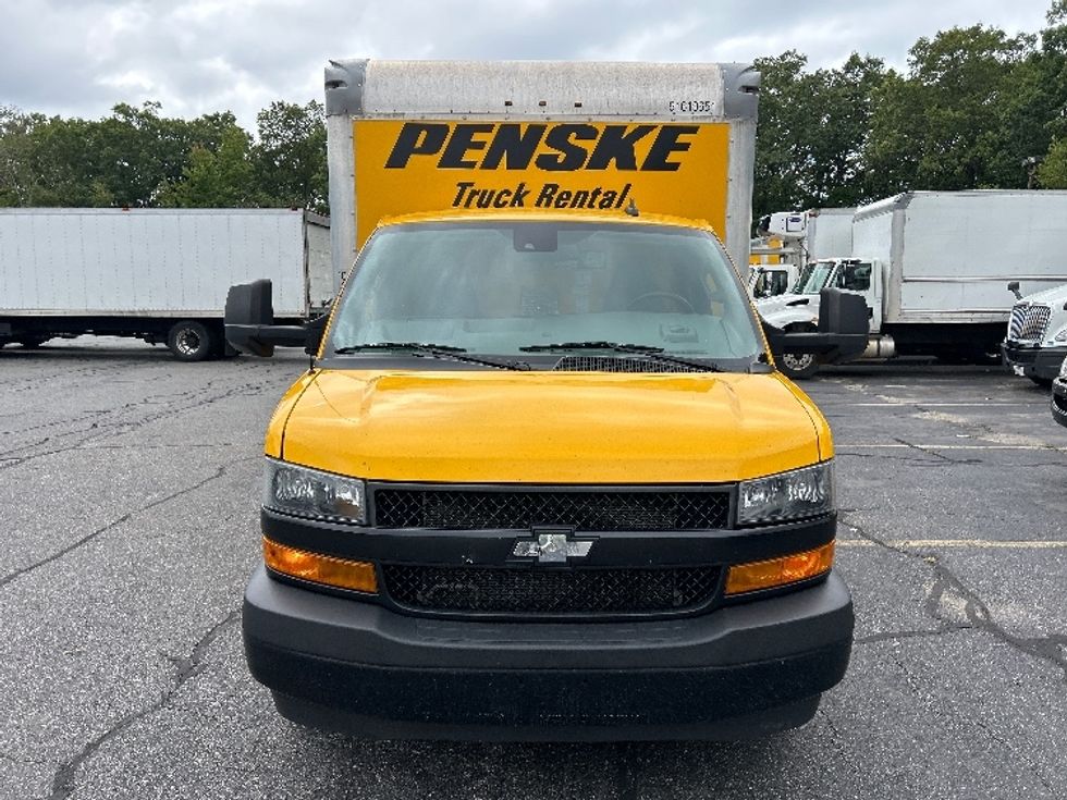 Light Duty Box Truck-Light and Medium Duty Trucks-GMC-2021-Savana G33903-Braintree-MA-116,856\n\t\tmiles-$ 20,500 - Image 2