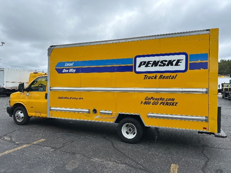 Light Duty Box Truck-Light and Medium Duty Trucks-GMC-2021-Savana G33903-Braintree-MA-116,856\n\t\tmiles-$ 20,500 - Image 4