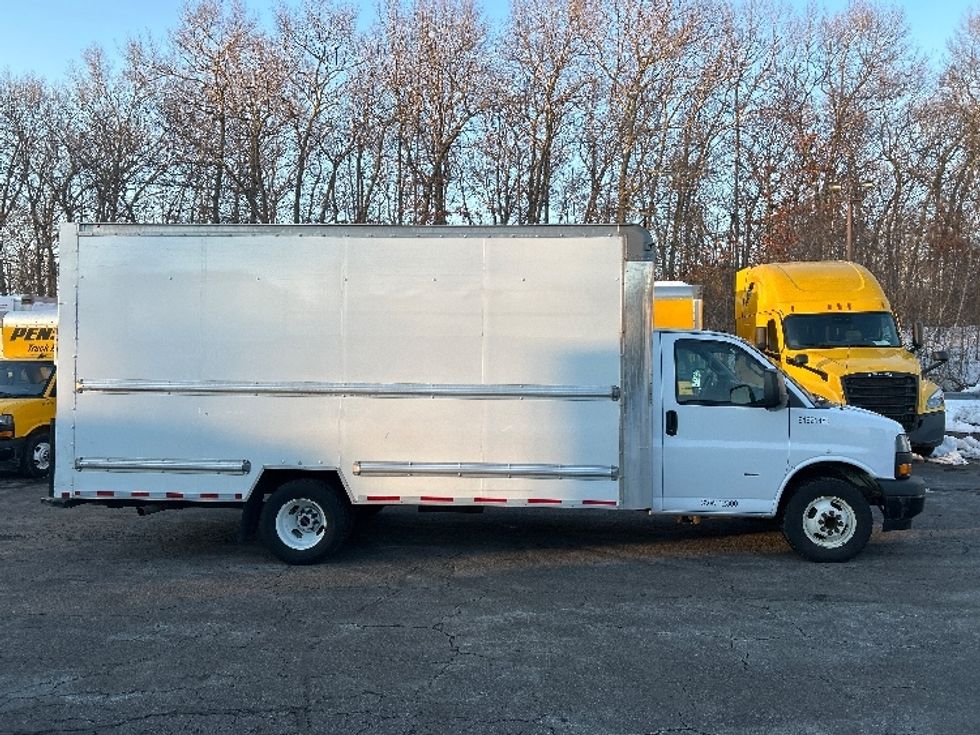 Light Duty Box Truck-Light and Medium Duty Trucks-GMC-2021-Savana G33903-Braintree-MA-120,978\n\t\tmiles-$ 25,500 - Image 15