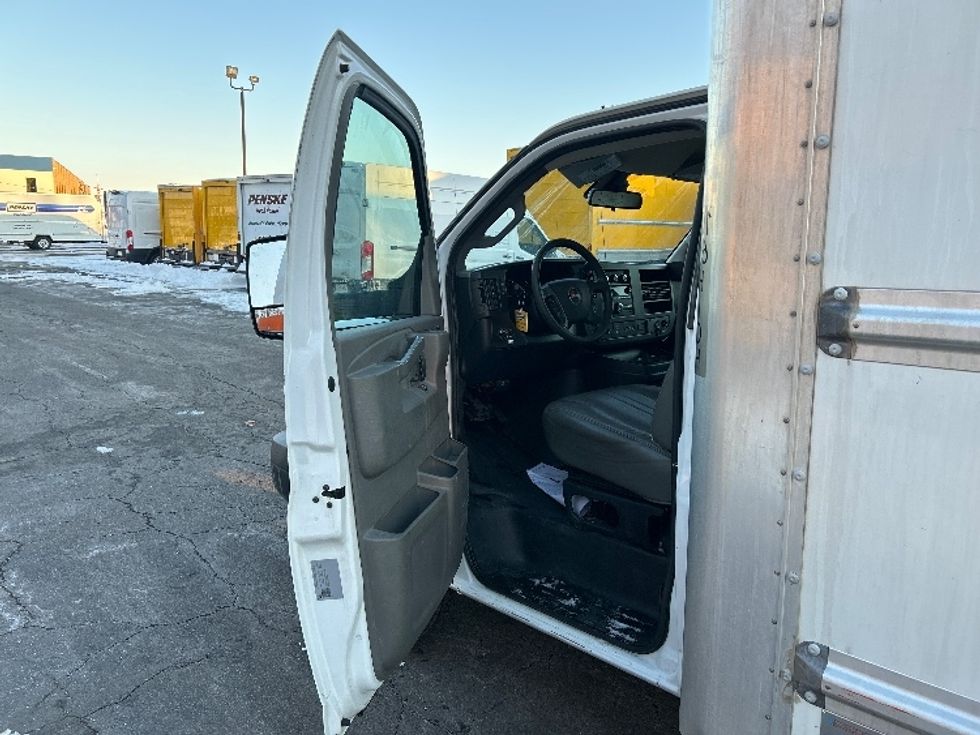 Light Duty Box Truck-Light and Medium Duty Trucks-GMC-2021-Savana G33903-Braintree-MA-120,978\n\t\tmiles-$ 25,500 - Image 16