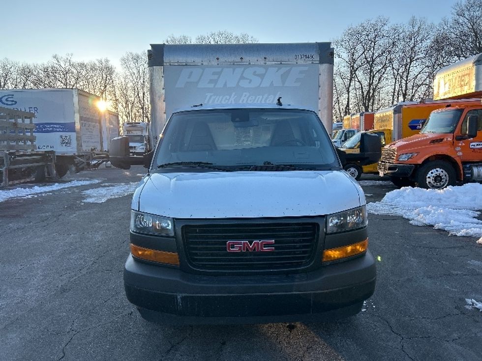 Light Duty Box Truck-Light and Medium Duty Trucks-GMC-2021-Savana G33903-Braintree-MA-120,978\n\t\tmiles-$ 25,500 - Image 2