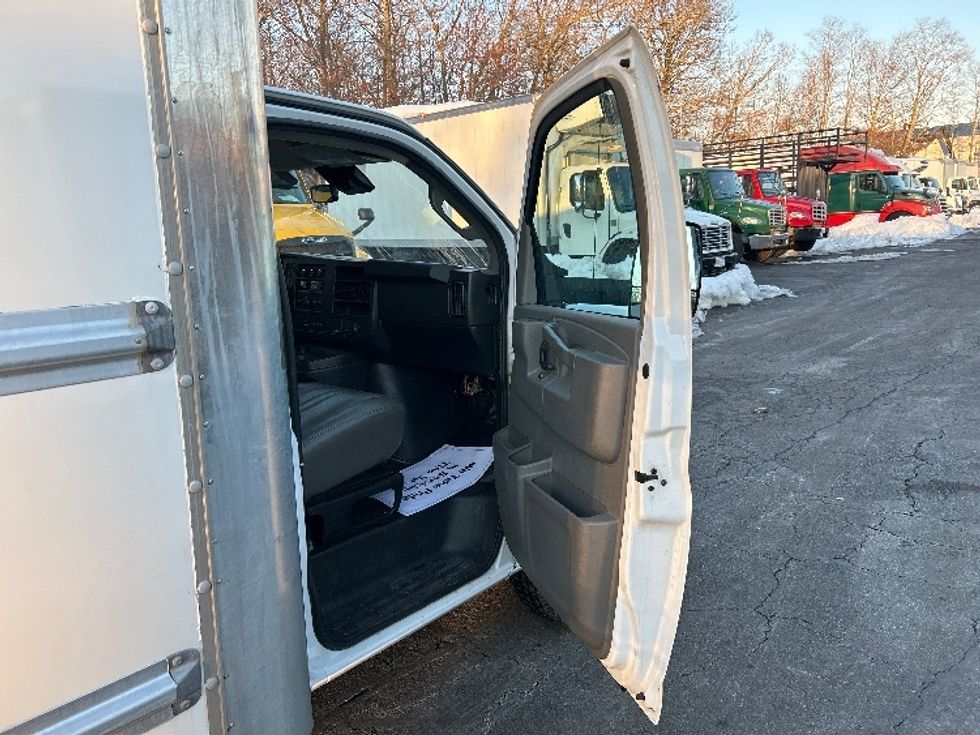 Light Duty Box Truck-Light and Medium Duty Trucks-GMC-2021-Savana G33903-Braintree-MA-120,978\n\t\tmiles-$ 25,500 - Image 20