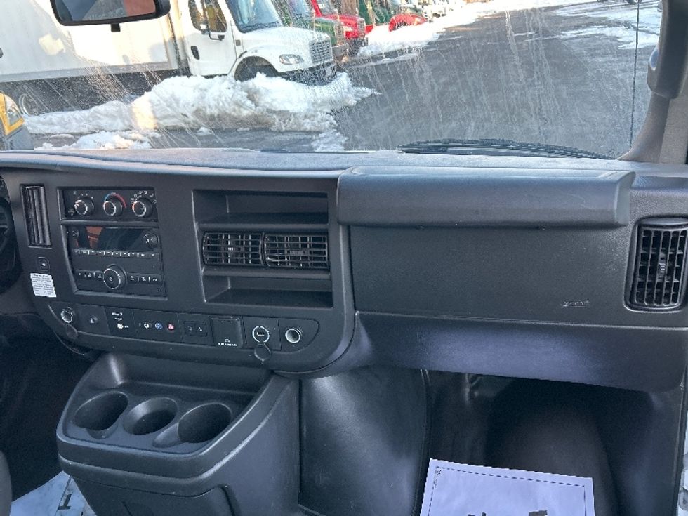 Light Duty Box Truck-Light and Medium Duty Trucks-GMC-2021-Savana G33903-Braintree-MA-120,978\n\t\tmiles-$ 25,500 - Image 21