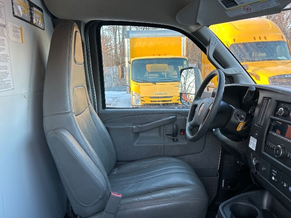 Light Duty Box Truck-Light and Medium Duty Trucks-GMC-2021-Savana G33903-Braintree-MA-120,978\n\t\tmiles-$ 25,500 - Image 22